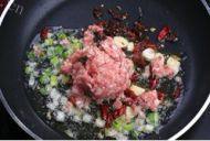 家常菜雪里蕻炒黄豆做法图解10)
