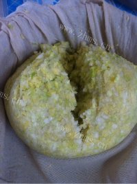 白菜猪肉水饺做法图解2)