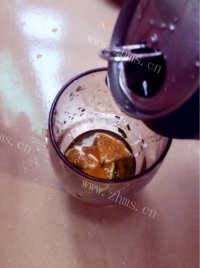 美味的青桔薄荷饮做法图解7)