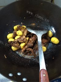好吃的鹌鹑烧板栗做法图解4)