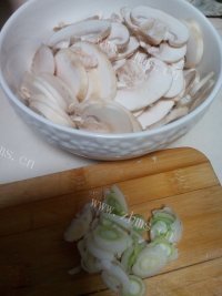 美味的口蘑汤做法图解2)
