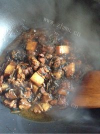 好吃不腻的梅干菜烧肉做法图解11)