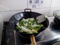 营养丰富的青菜炒肉丸做法图解5)