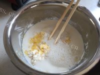 色泽鲜亮的芒果千层蛋糕做法图解5)