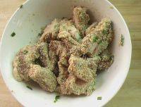 色味俱全的南瓜粉蒸排骨做法图解3)