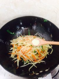 简单美味薄饼卷土豆丝做法图解12)