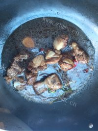 回味无穷的红烧排骨做法图解6)