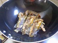 美味的酱烧黄颡鱼做法图解2)