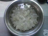 营养滋补的紫薯雪梨银耳汤做法图解2)