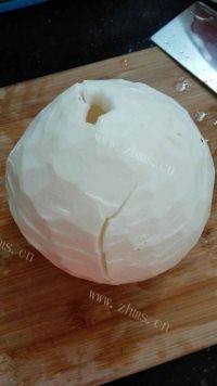 美味的椰子煲鸡汤做法图解1)