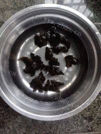家常菜木耳炒肉片做法图解1)