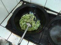 家常菜肉丝炒芹菜做法图解5)
