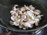 蘑菇炒青菜做法图解4)