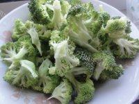 色味俱佳的蒜香西兰花做法图解2)