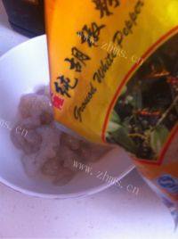 家常菜豌豆炒虾仁做法图解6)