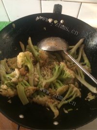 回味无穷的蚝油菜花做法图解4)
