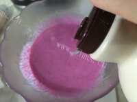 甜甜的火龙果酸奶雪糕做法图解9)
