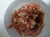 干蕨菜炒肉丝做法图解3)