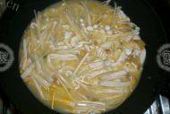 家常菜蟹粉豆腐做法图解5)