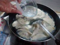 自制牛肉胡萝卜饺子做法图解13)