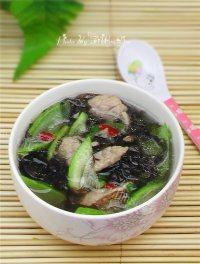 营养丰富的紫菜丝瓜瘦肉汤