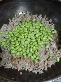 家常菜毛豆炒肉丝做法图解7)