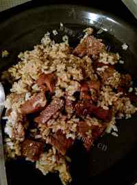 美味的黑椒牛肉粒焗饭做法图解6)