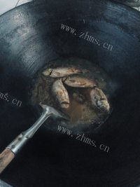 自制白豆腐煮鲫鱼做法图解7)