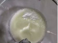 回味无穷的8寸戚风蛋糕做法图解4)