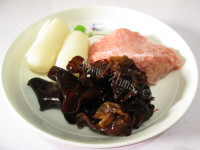 美味的鱼香肉片炒年糕做法图解1)