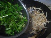 饱满的韭菜炒香干做法图解7)