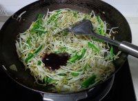 家常菜青椒炒绿豆芽做法图解9)