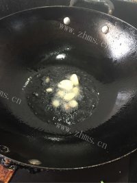 家常菜鱿鱼炒芹菜做法图解4)
