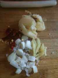 香飘十里的花菜炒肉做法图解7)