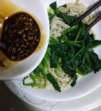 家常菜金针菇拌菠菜做法图解4)