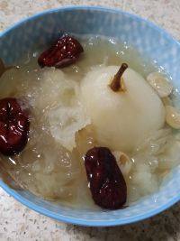 美味的银耳冰糖梨