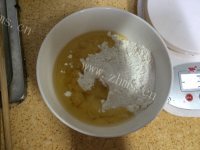 苏式蛋黄肉松月饼做法图解2)
