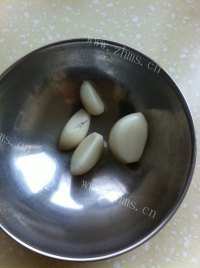 简单蒜茸炝拌小白菜做法图解2)