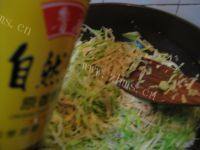 家常菜洋白菜炒豆片做法图解9)