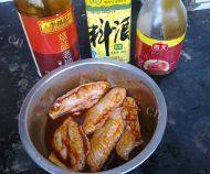 美味的酱烧鸡翅做法图解3)