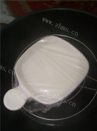 美味佳肴般的双皮奶做法图解9)