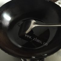 美味的青椒炒面筋做法图解2)