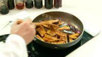 家常菜茄子烧豆腐做法图解2)