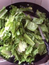 口感饱满的蒜香油麦菜做法图解5)