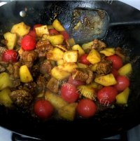 开胃的土豆烧牛腩做法图解12)