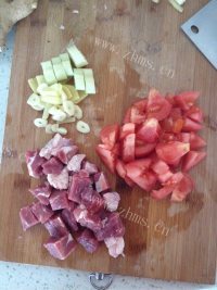 美味的牛肉炖柿子做法图解1)