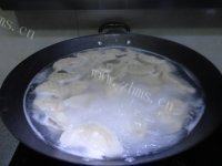鲜美酸菜饺子做法图解11)