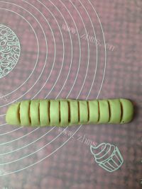 自制香肠面包做法图解8)
