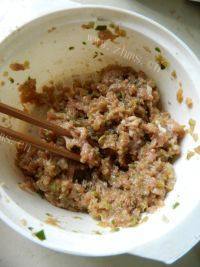 自制榨菜鲜肉月饼做法图解4)