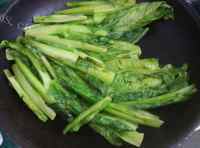 美味营养的豆豉鲮鱼油麦菜做法图解3)
